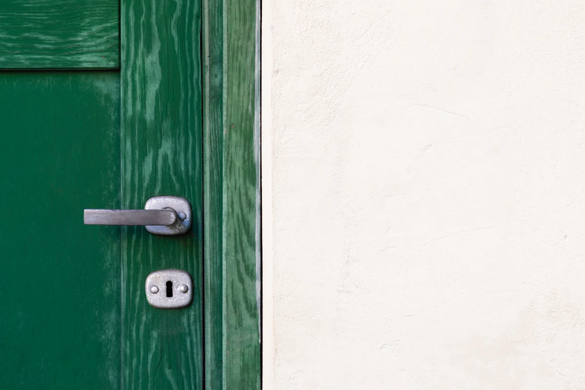 Locksmith services photo 6: keys, locks, doors and cars