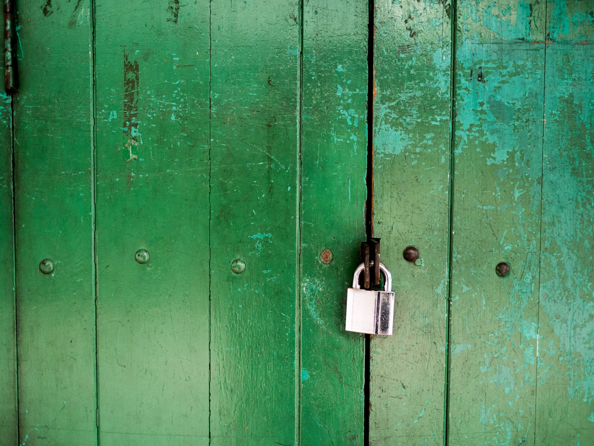 Locksmith services photo 52: keys, locks, doors and cars