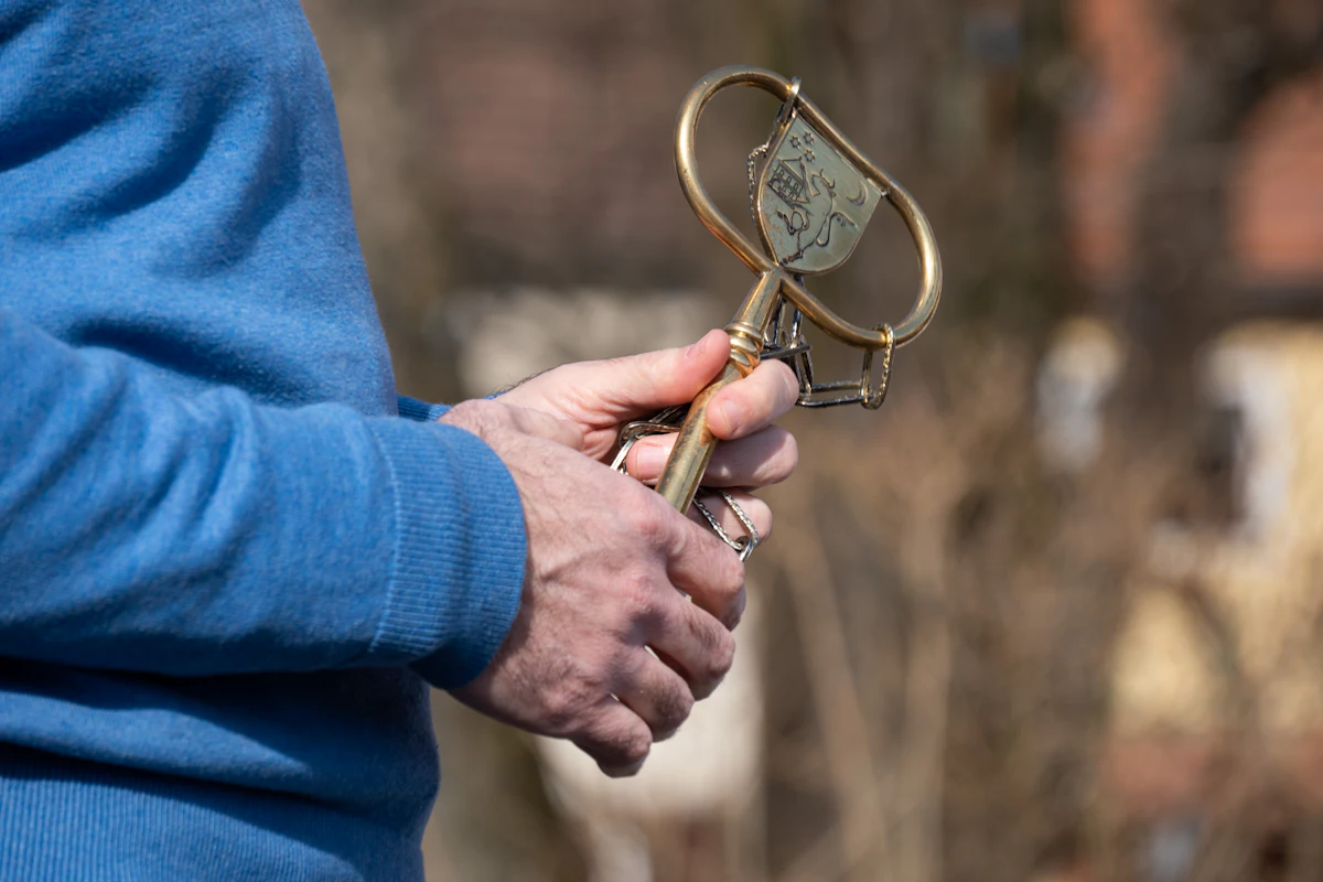 Locksmith services photo 67: keys, locks, doors and cars