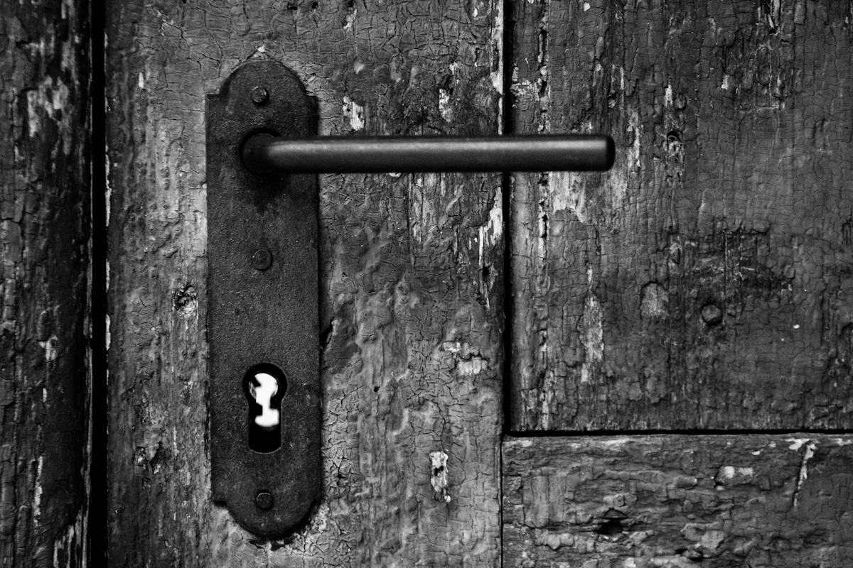 Locksmith services photo 23: keys, locks, doors and cars