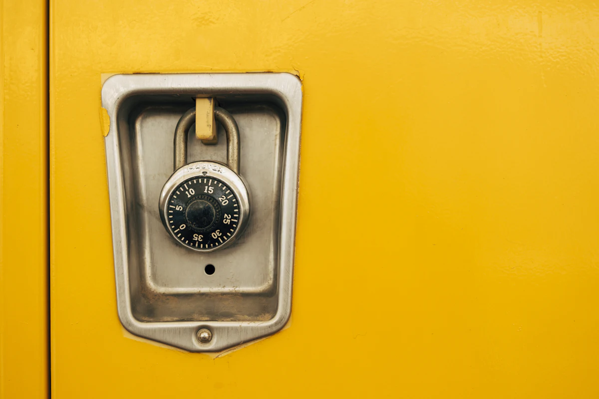 Locksmith services photo 24: keys, locks, doors and cars