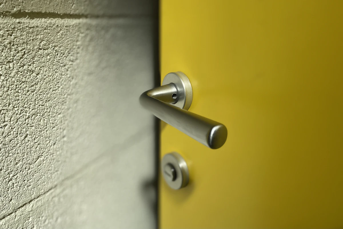 Locksmith services photo 28: keys, locks, doors and cars